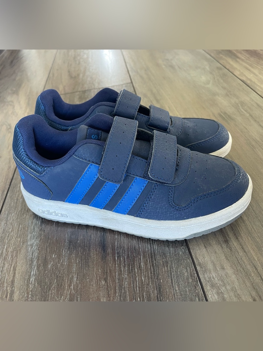 Adidas Hoops 2.0 CMF I, Boys sneakers Navy blue Size US 2.5 (Eur 34) Barely worn